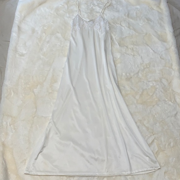 Vintage size small lace cups nylon lingerie gown white
